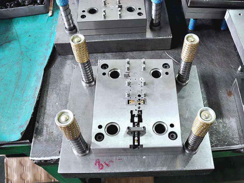 临湘模具制造-01